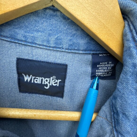 Wrangler Pearl Snap Denim Shirt Mens Medium Blue Western Cowboy Rodeo Raw Hem - Picture 8 of 16